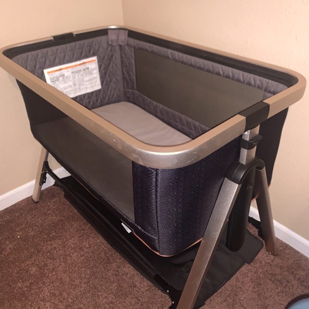 Monbebe Bassinet. Like new used maybe 5 times.